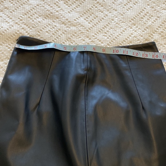 BAGATELLE NYC FAUX LEATHER SKIRT - Picture 4 of 6